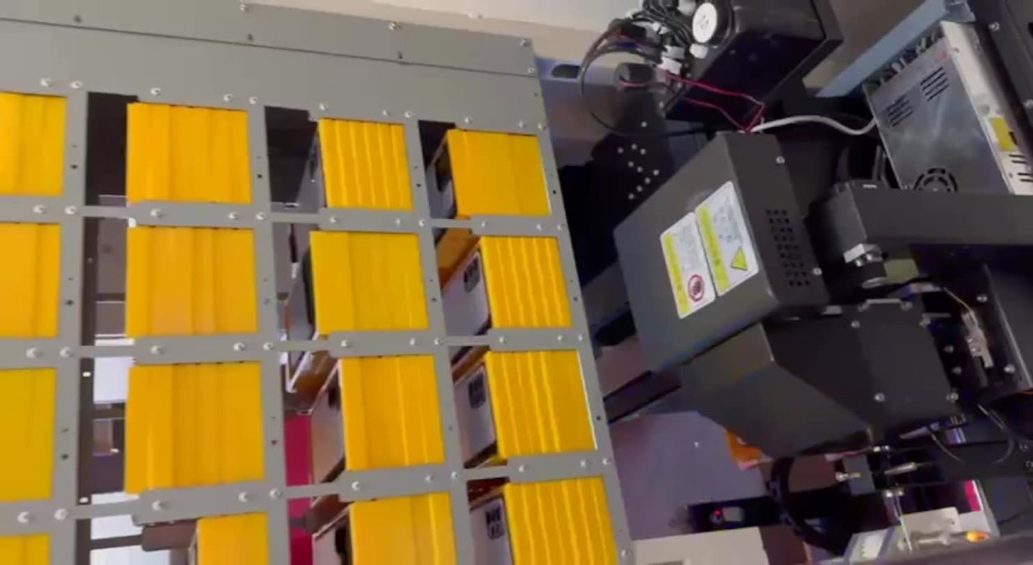 ArtiCase machine during printing